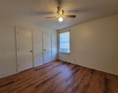 1324 Bluffview Drive - Photo Thumbnail 5