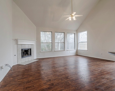 7025 Michael Drive - Photo Thumbnail 9