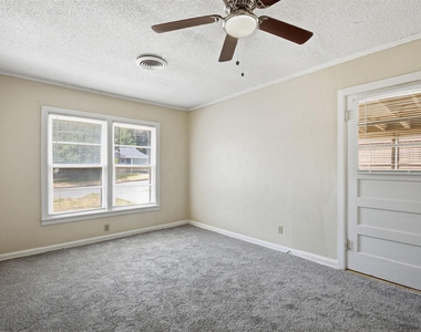 809 S Brazos Street - Photo Thumbnail 12