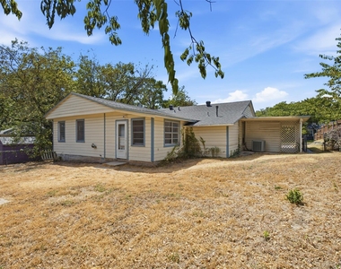 809 S Brazos Street - Photo Thumbnail 17