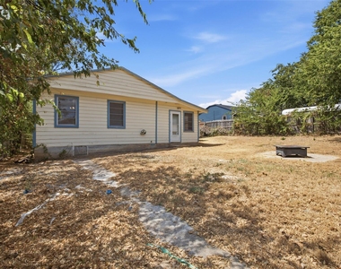 809 S Brazos Street - Photo Thumbnail 16