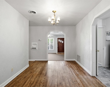 809 S Brazos Street - Photo Thumbnail 7