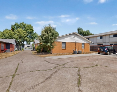 222 W Union Bower Road - Photo Thumbnail 29