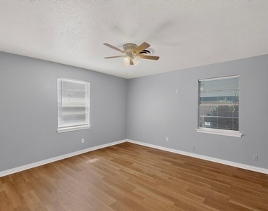 222 W Union Bower Road - Photo Thumbnail 22
