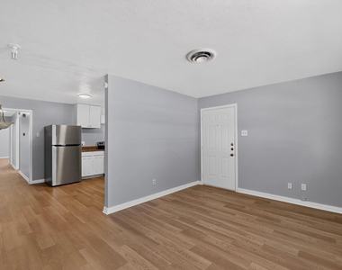 222 W Union Bower Road - Photo Thumbnail 7