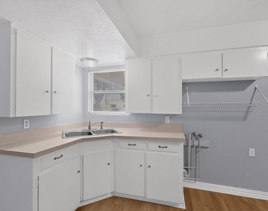 222 W Union Bower Road - Photo Thumbnail 13
