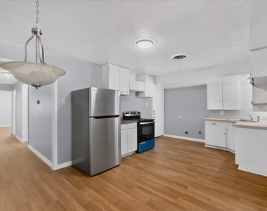 222 W Union Bower Road - Photo Thumbnail 8