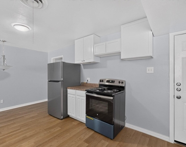 222 W Union Bower Road - Photo Thumbnail 12