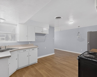 222 W Union Bower Road - Photo Thumbnail 9