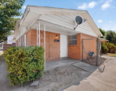 222 W Union Bower Road - Photo Thumbnail 3