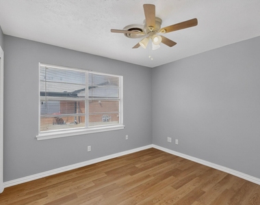 222 W Union Bower Road - Photo Thumbnail 15