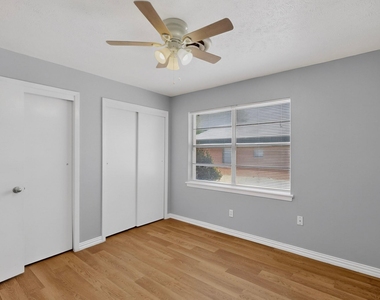 222 W Union Bower Road - Photo Thumbnail 16