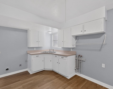 222 W Union Bower Road - Photo Thumbnail 10