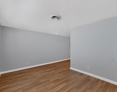 222 W Union Bower Road - Photo Thumbnail 6