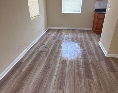 3722 Henry Avenue - Photo Thumbnail 5
