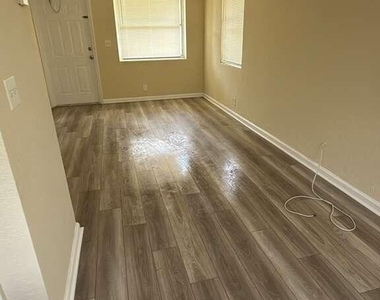 3722 Henry Avenue - Photo Thumbnail 7