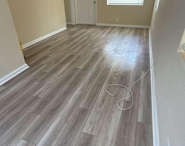 3722 Henry Avenue - Photo Thumbnail 9