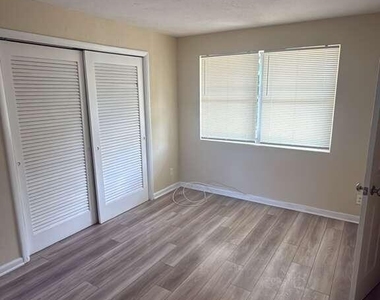 3722 Henry Avenue - Photo Thumbnail 8