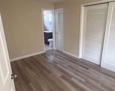 3722 Henry Avenue - Photo Thumbnail 11