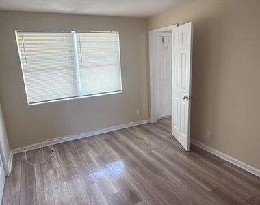 3722 Henry Avenue - Photo Thumbnail 6