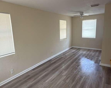 3722 Henry Avenue - Photo Thumbnail 4