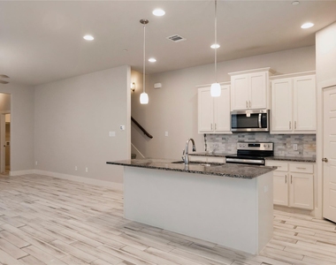 825 Eaglescliffe Landing - Photo Thumbnail 8