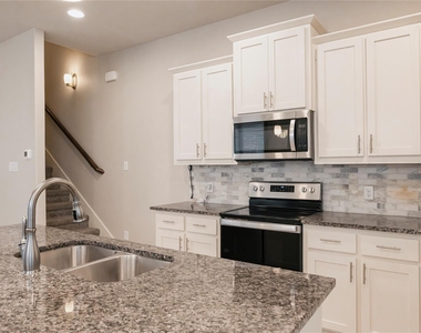 825 Eaglescliffe Landing - Photo Thumbnail 4