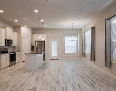 825 Eaglescliffe Landing - Photo Thumbnail 6