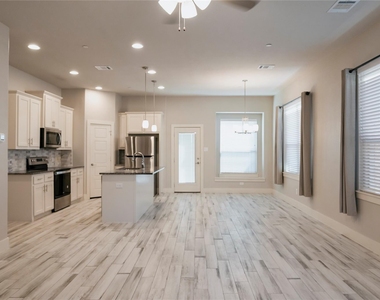 825 Eaglescliffe Landing - Photo Thumbnail 7