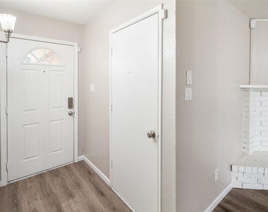 809 Sunny Slope Drive - Photo Thumbnail 4
