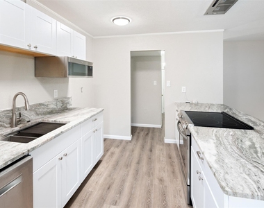 809 Sunny Slope Drive - Photo Thumbnail 2