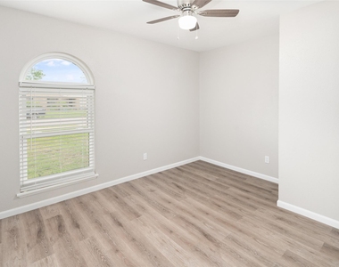 809 Sunny Slope Drive - Photo Thumbnail 8
