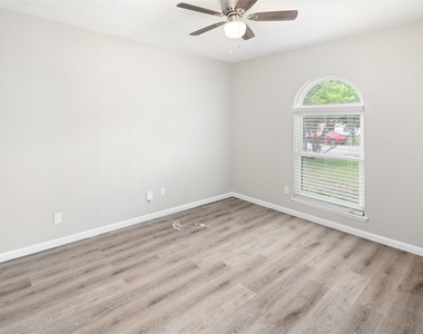 809 Sunny Slope Drive - Photo Thumbnail 9