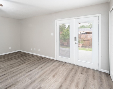 809 Sunny Slope Drive - Photo Thumbnail 6