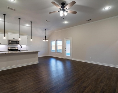 908 Tippit Lane - Photo Thumbnail 11