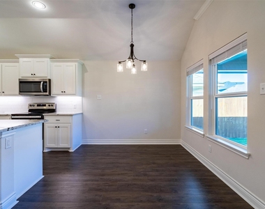 908 Tippit Lane - Photo Thumbnail 13