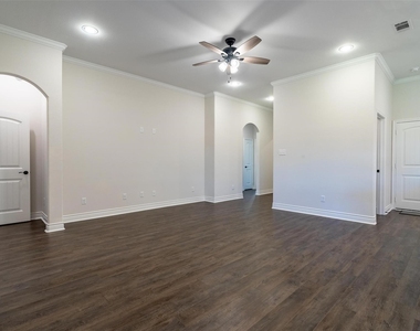 908 Tippit Lane - Photo Thumbnail 6