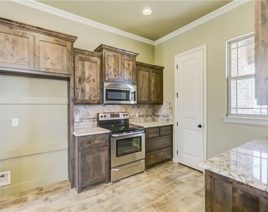 1318 Lauren Lane - Photo Thumbnail 14