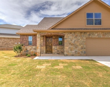 1318 Lauren Lane - Photo Thumbnail 3