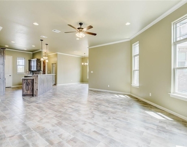1318 Lauren Lane - Photo Thumbnail 10