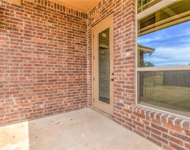1318 Lauren Lane - Photo Thumbnail 27
