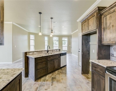 1318 Lauren Lane - Photo Thumbnail 15
