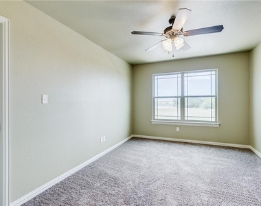 1318 Lauren Lane - Photo Thumbnail 22