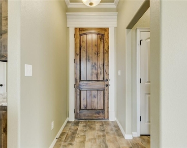 1318 Lauren Lane - Photo Thumbnail 4