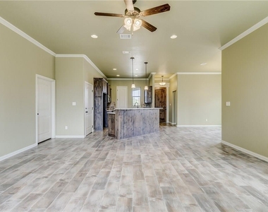 1318 Lauren Lane - Photo Thumbnail 11