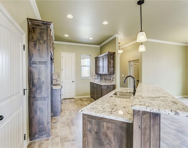 1318 Lauren Lane - Photo Thumbnail 13