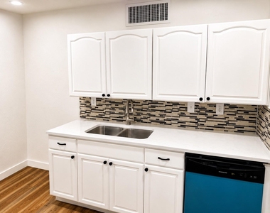 542 Hanover Drive - Photo Thumbnail 5