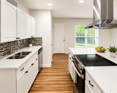 542 Hanover Drive - Photo Thumbnail 2