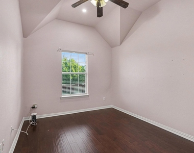 1344 Valley Vista Drive - Photo Thumbnail 19