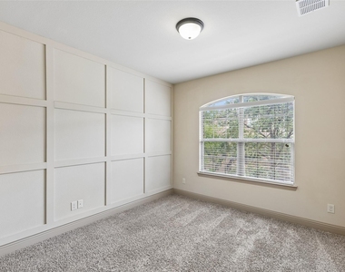 4944 Dominion Boulevard - Photo Thumbnail 18